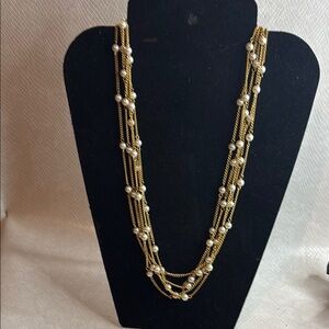 Elegant Gold and Pearl Necklace